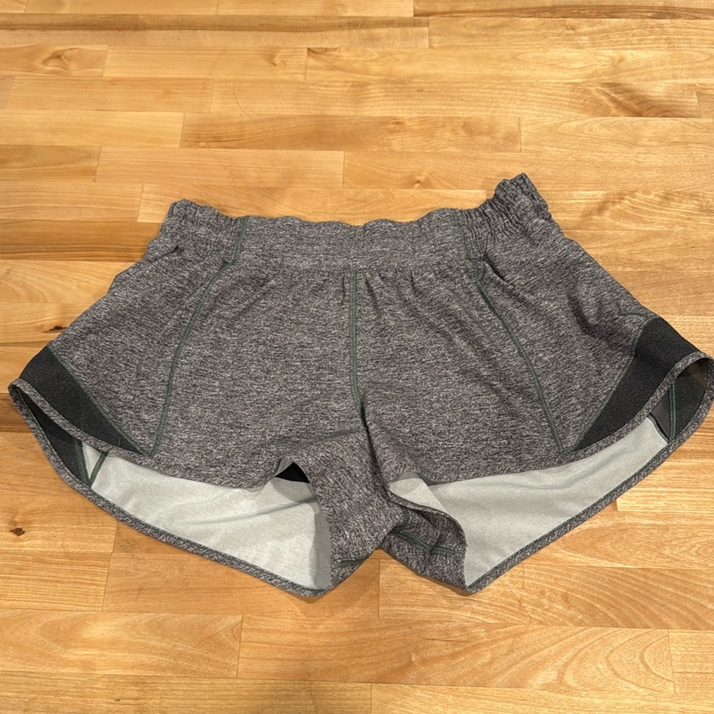 Lululemon Hotty Hot Low-Rise lined 2.5”